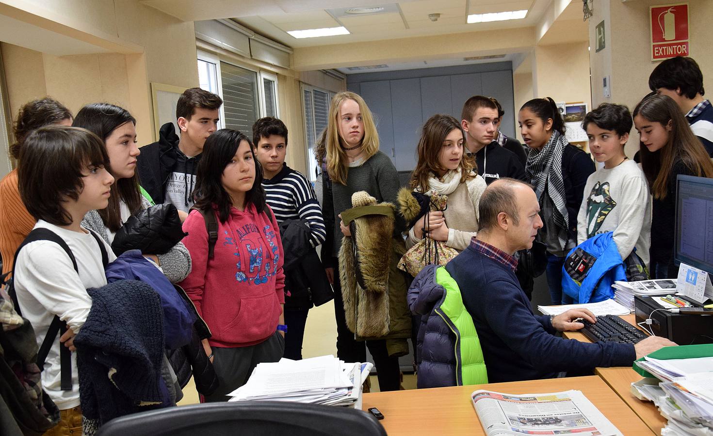 Alumnos de 1º y 2º de la ESO del Sies Rey Don García, sección Baños de Río Tobía, visitan la multimedia de Diario LA RIOJA