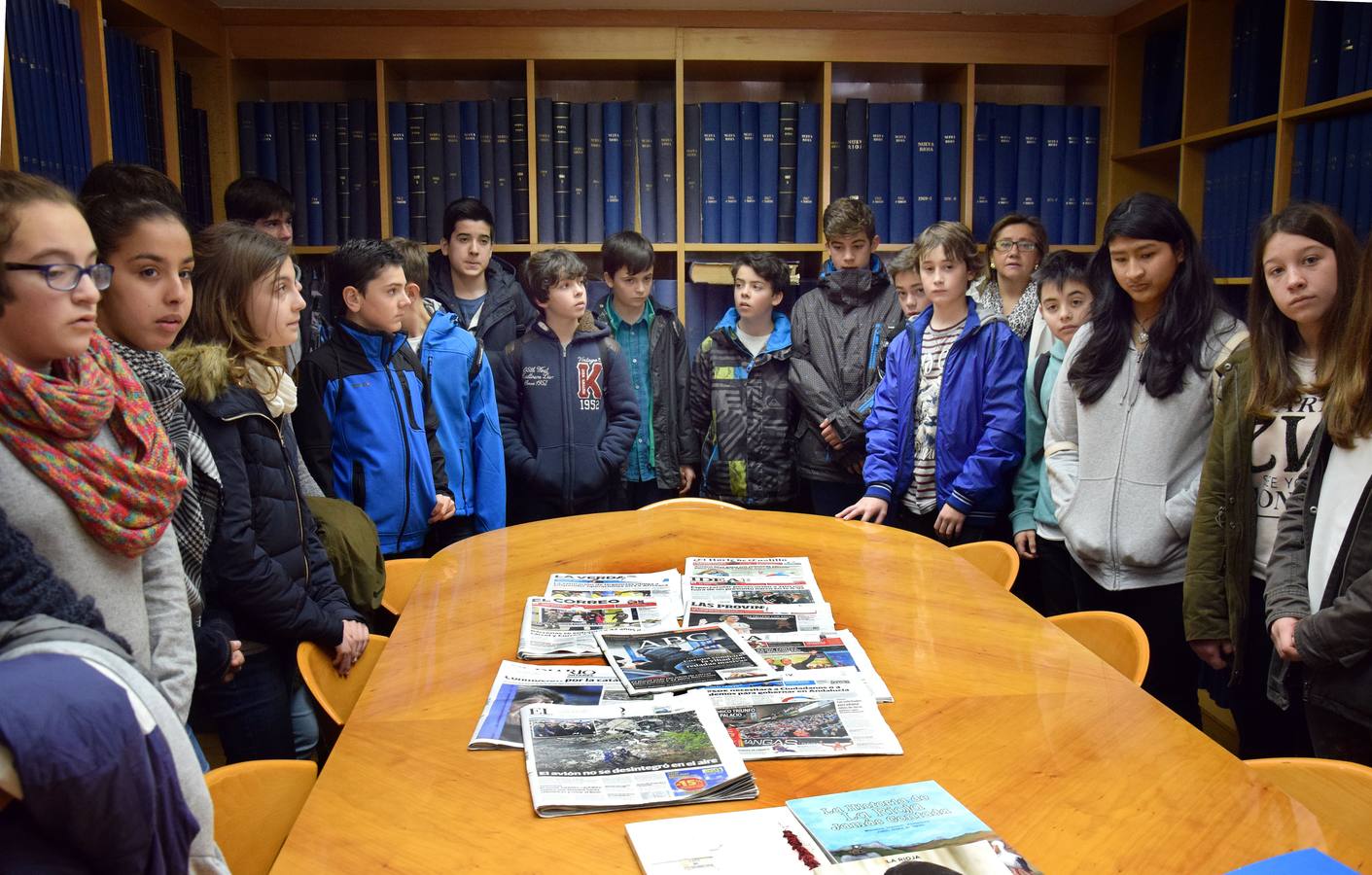 Alumnos de 1º y 2º de la ESO del Sies Rey Don García, sección Baños de Río Tobía, visitan la multimedia de Diario LA RIOJA