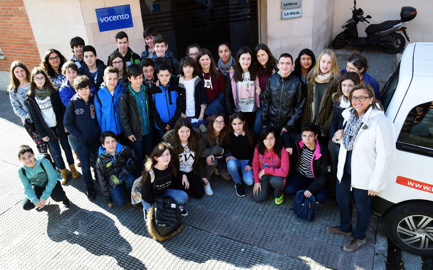 Alumnos de 1º y 2º de la ESO del Sies Rey Don García, sección Baños de Río Tobía, visitan la multimedia de Diario LA RIOJA