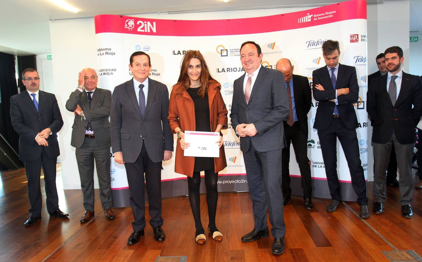 Entrega de los diplomas a los participantes del Proyecto 2IN