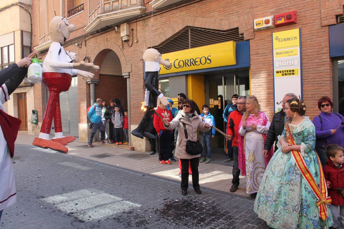 Alfaro celebra la quema de los Judas