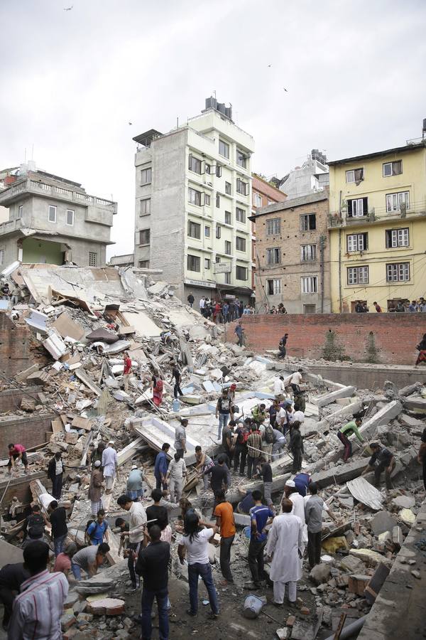 Pánico y dolor en Nepal tras un terremoto de 7,9 grados