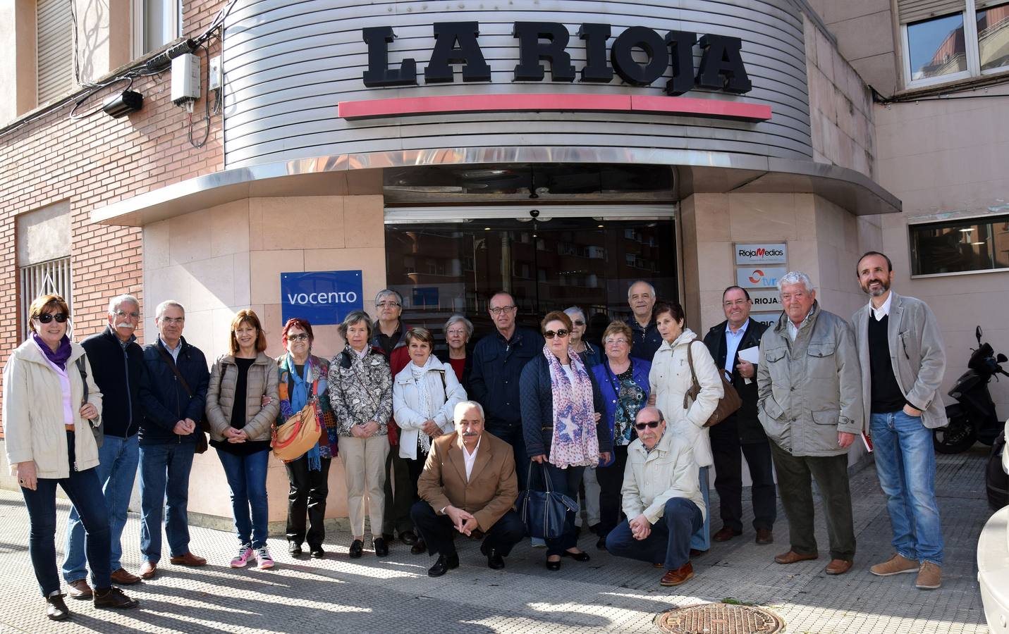 Alumnos de la Universidad de la Experiencia visitan la multimedia de Diario LA RIOJA