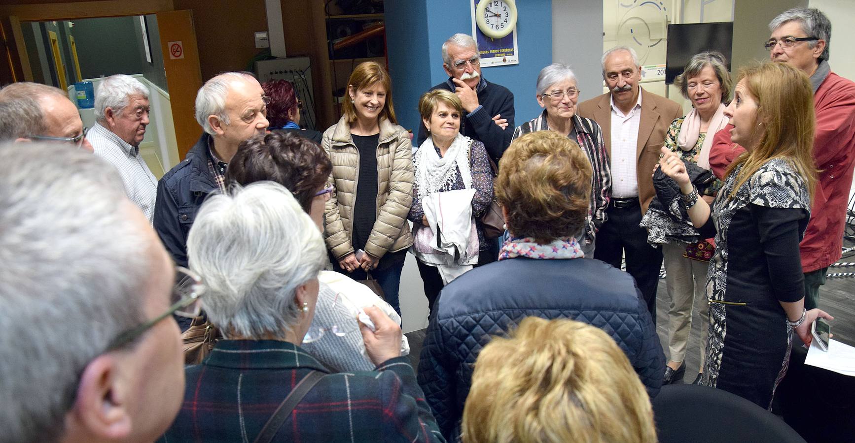 Alumnos de la Universidad de la Experiencia visitan la multimedia de Diario LA RIOJA