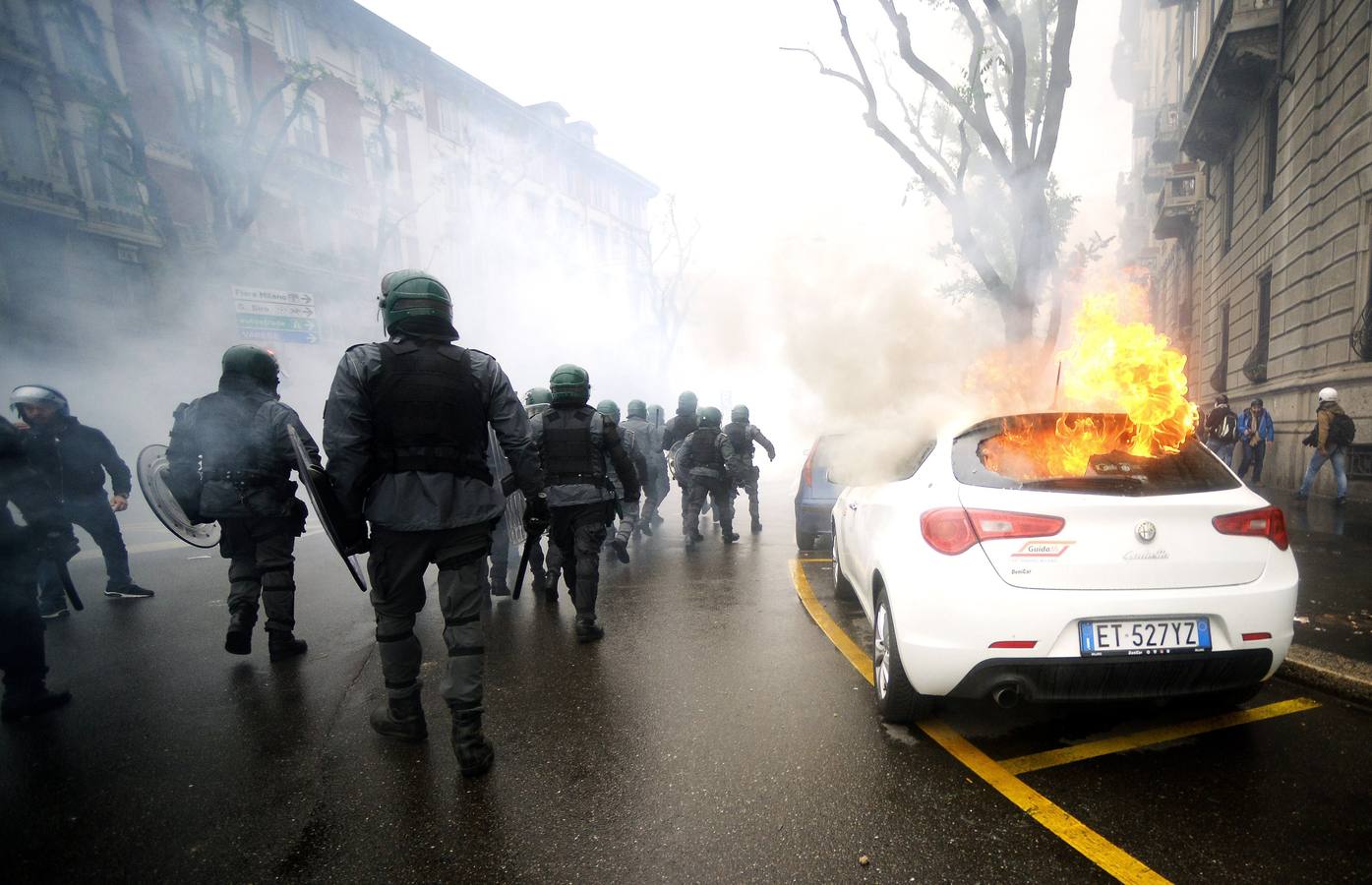 Las protestas contra la Expo incendian Milán