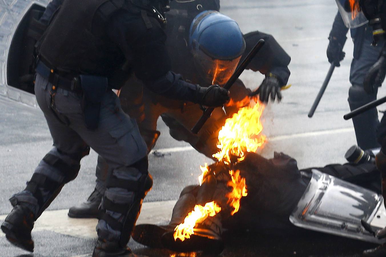 Las protestas contra la Expo incendian Milán