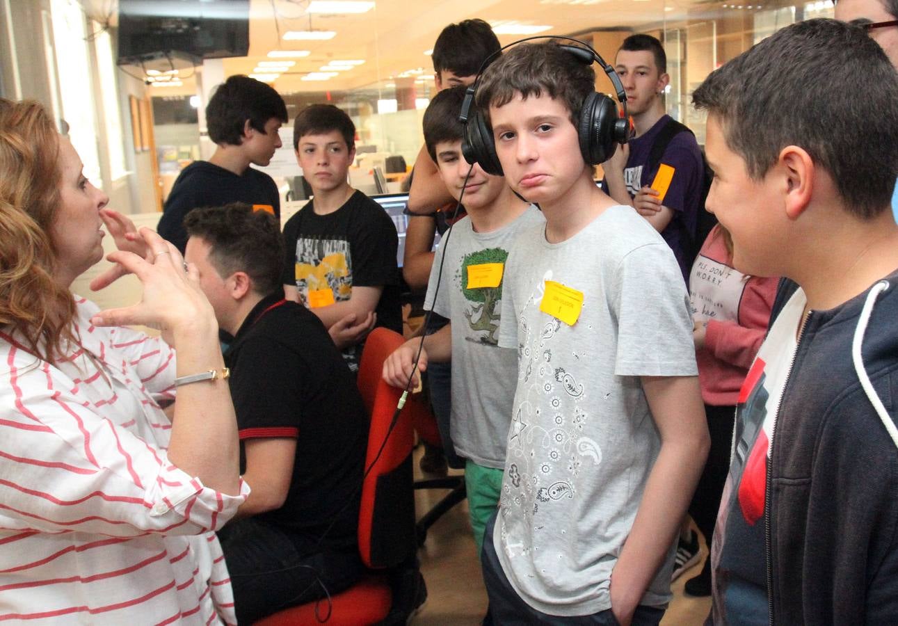 Los alumnos 2º de la ESO del Centro Marianistas de Vitoria y Logroño visitan la multimedia de Diario LA RIOJA