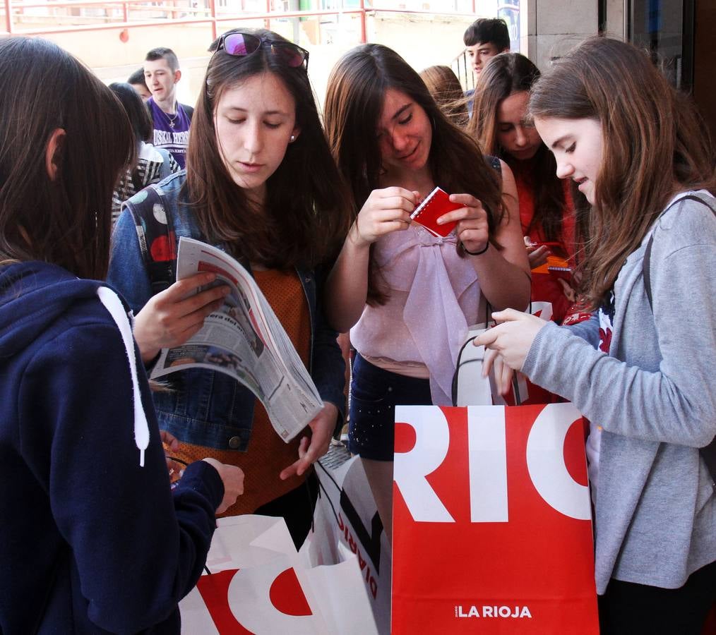 Los alumnos 2º de la ESO del Centro Marianistas de Vitoria y Logroño visitan la multimedia de Diario LA RIOJA