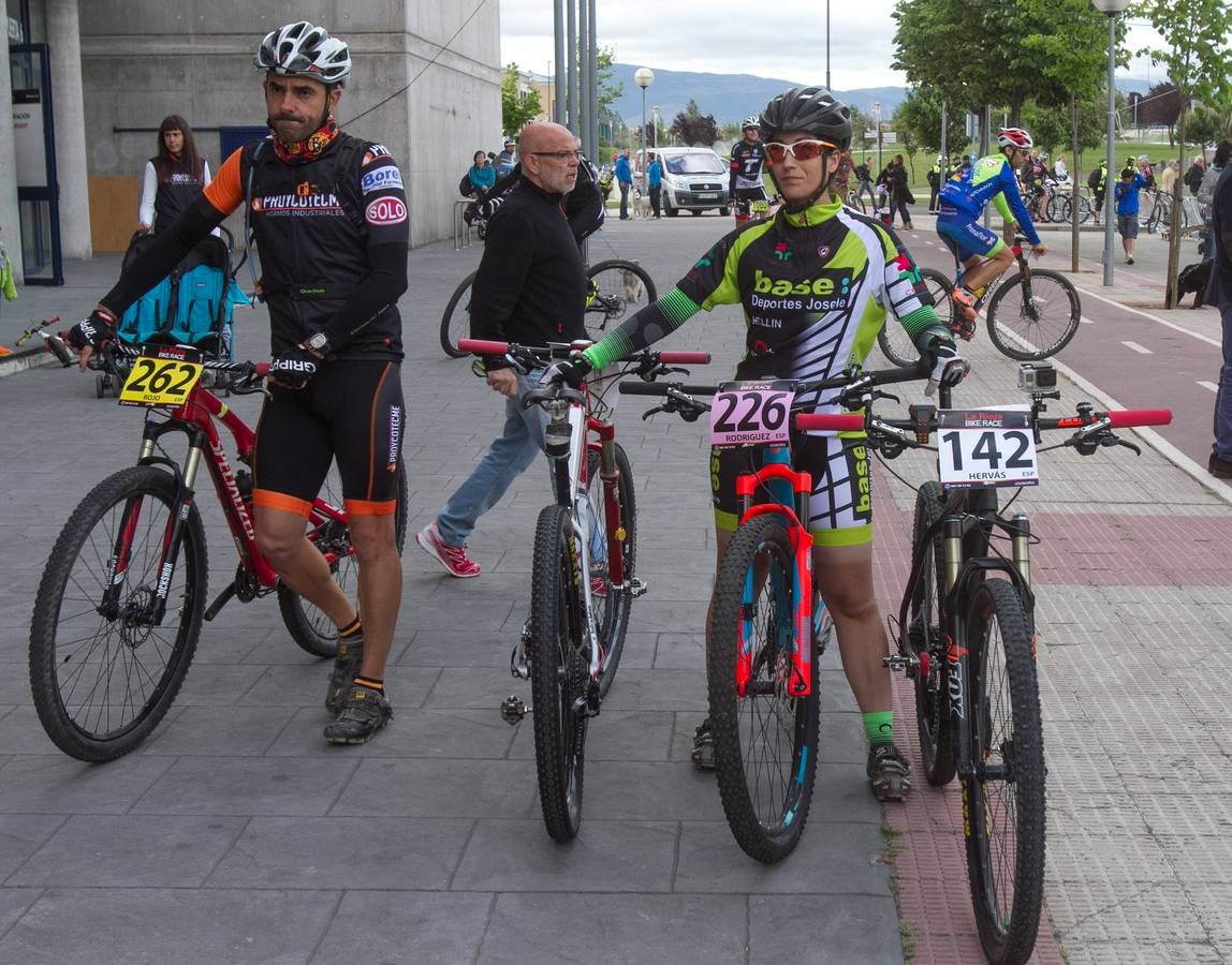 La salida, los podios y el inicio de la primera etapa de La Rioja Bike Race