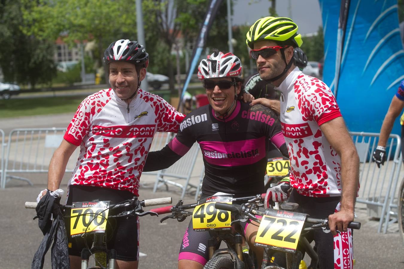 La salida, los podios y el inicio de la primera etapa de La Rioja Bike Race