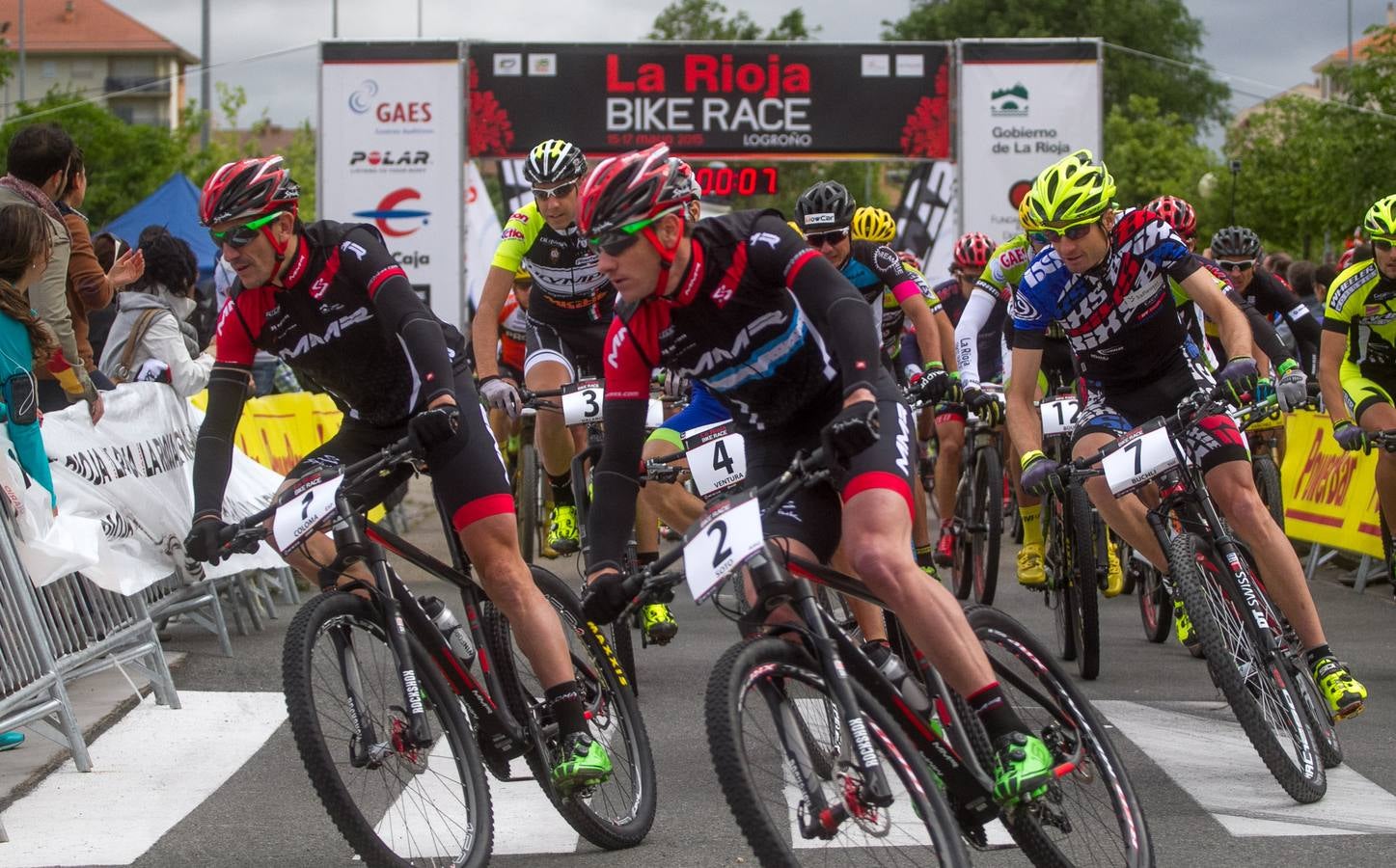 La salida, los podios y el inicio de la primera etapa de La Rioja Bike Race