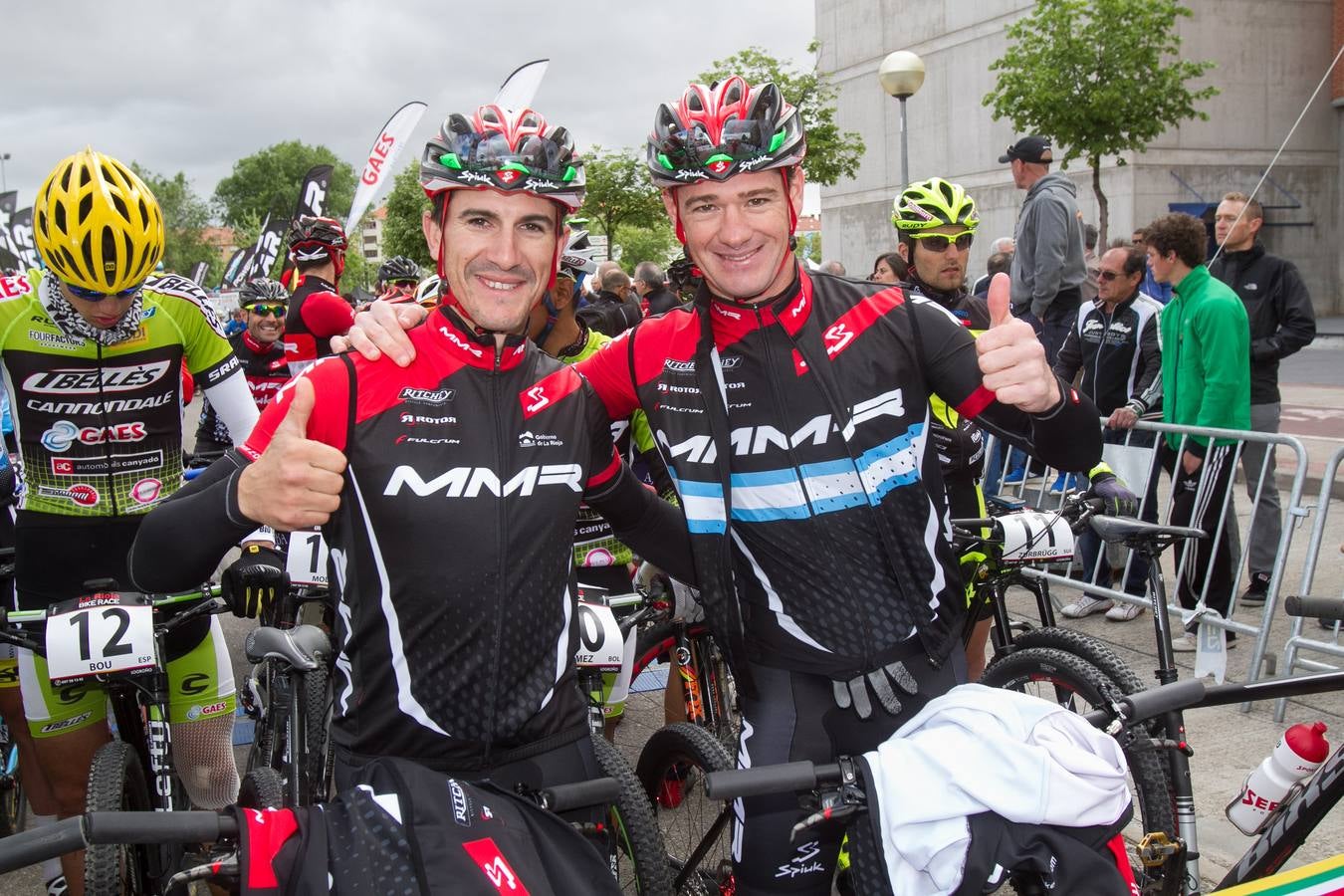 La salida, los podios y el inicio de la primera etapa de La Rioja Bike Race