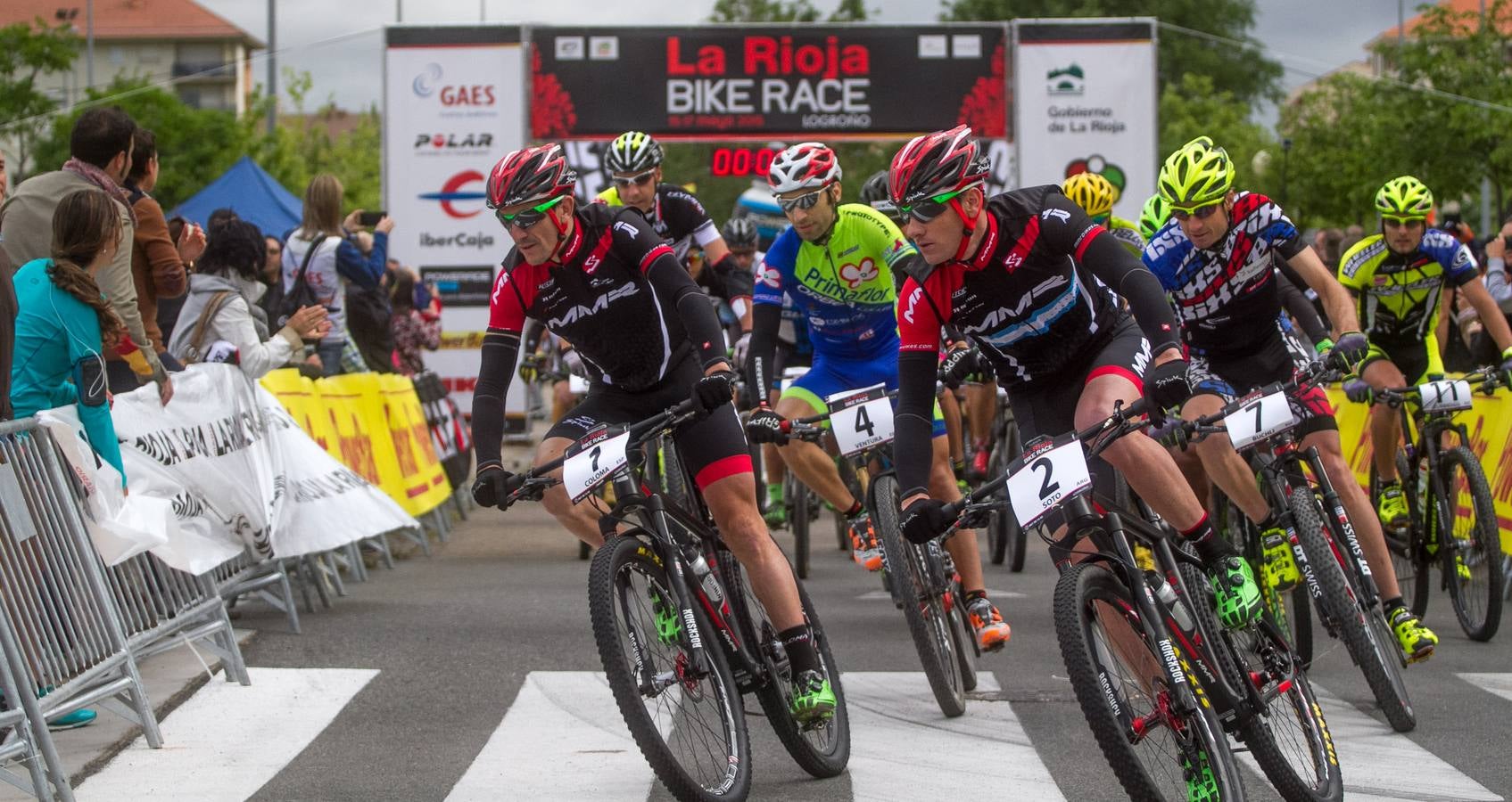 La salida, los podios y el inicio de la primera etapa de La Rioja Bike Race