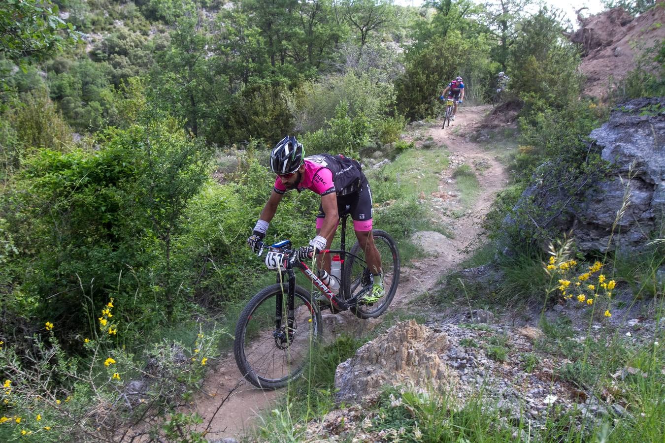 Salida y desarrollo de la segunda etapa de La Rioja Bike Race