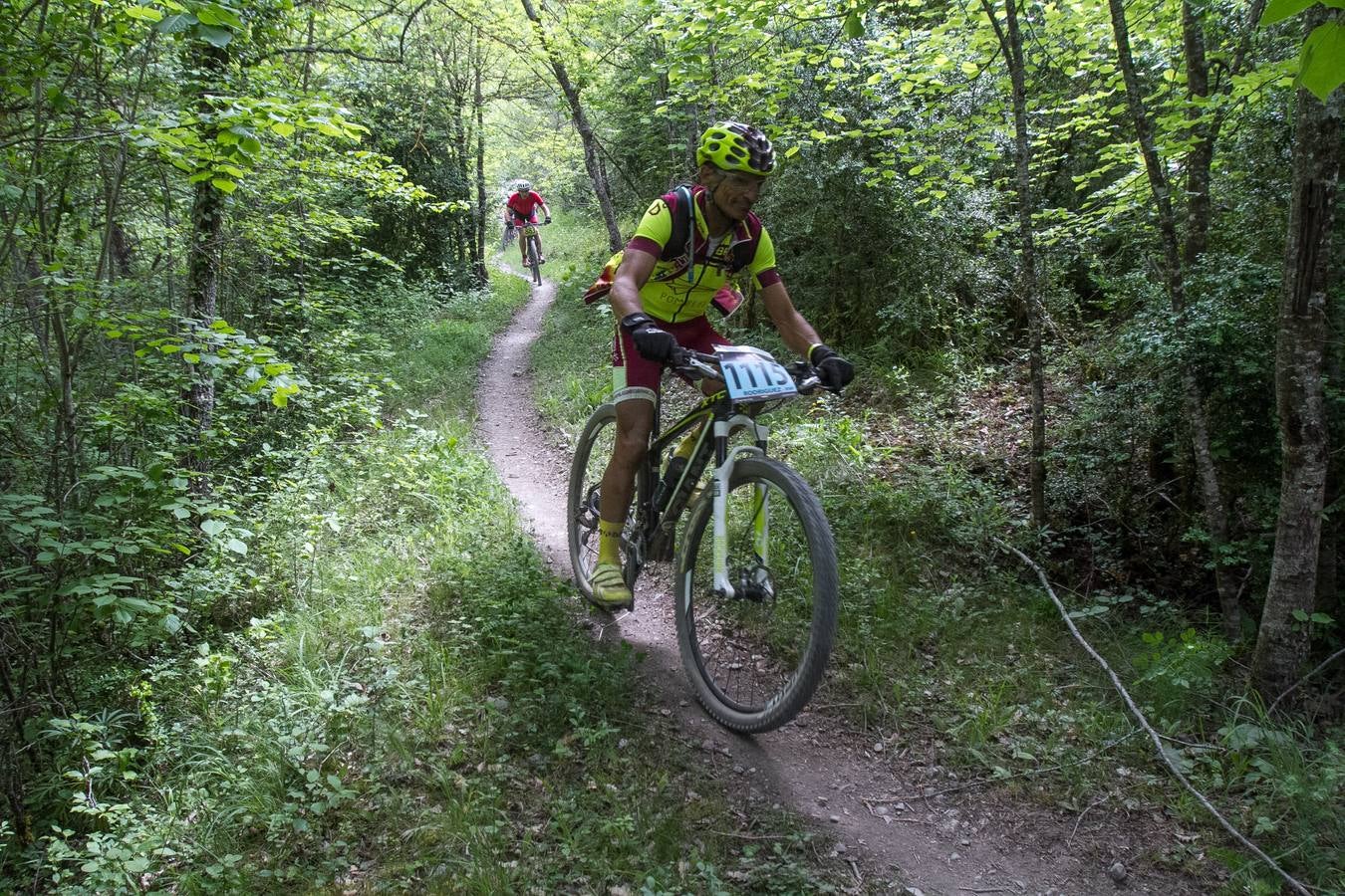 Salida y desarrollo de la segunda etapa de La Rioja Bike Race