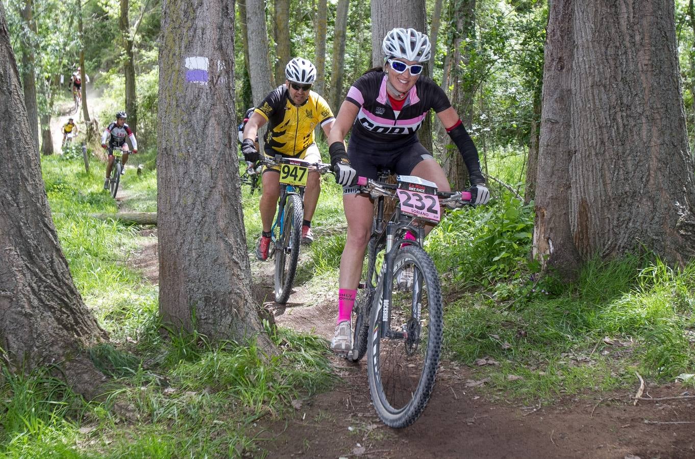 Salida y desarrollo de la segunda etapa de La Rioja Bike Race