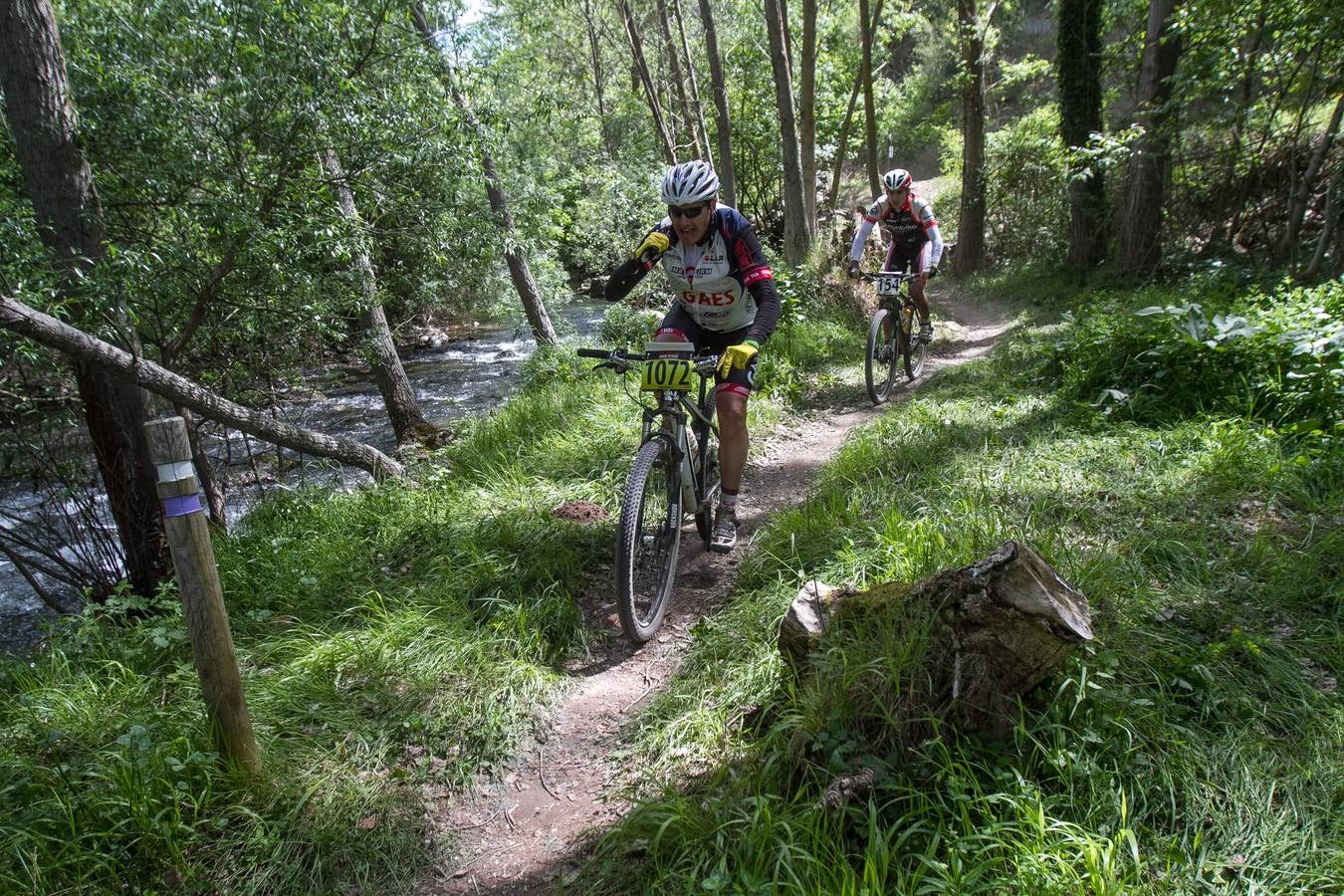 Salida y desarrollo de la segunda etapa de La Rioja Bike Race