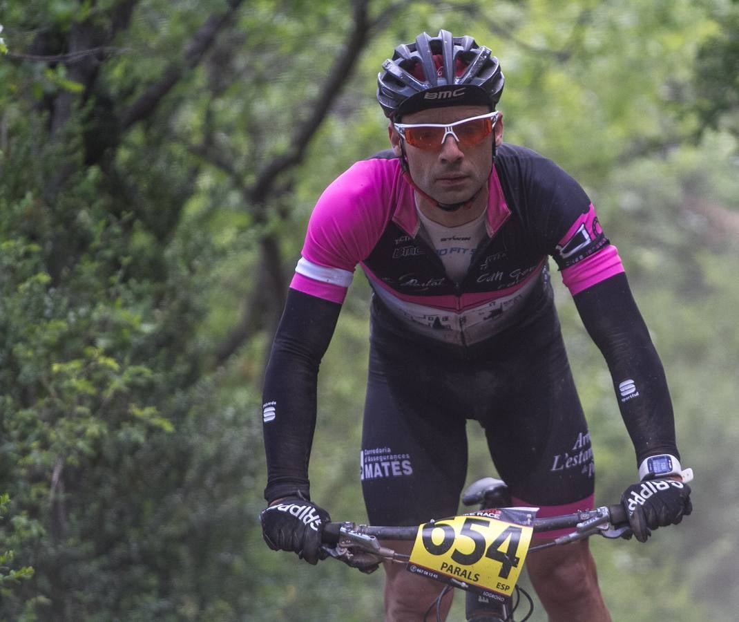 Salida y desarrollo de la segunda etapa de La Rioja Bike Race