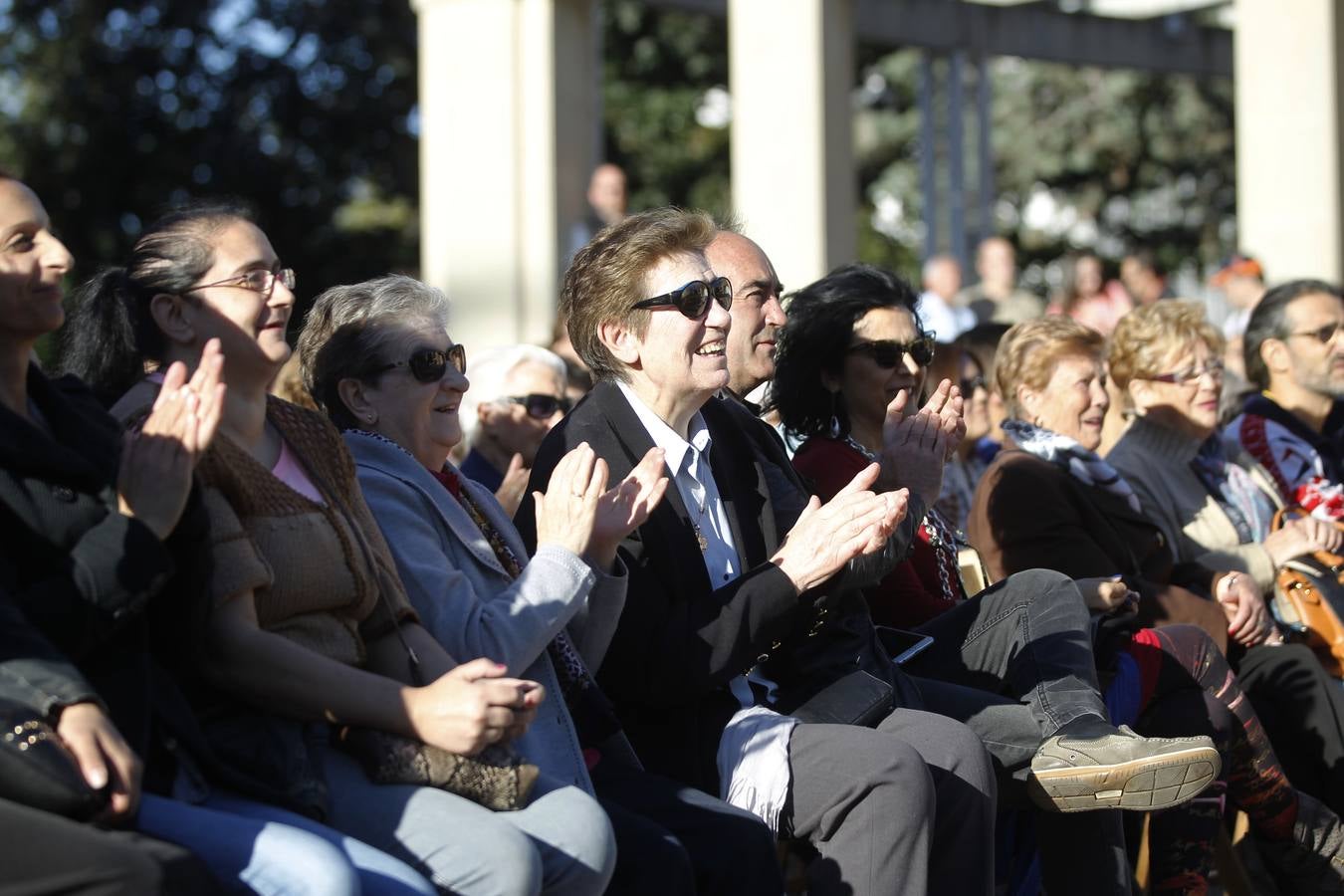 Desfile de Cáritas de ropa recuperada en El Espolón