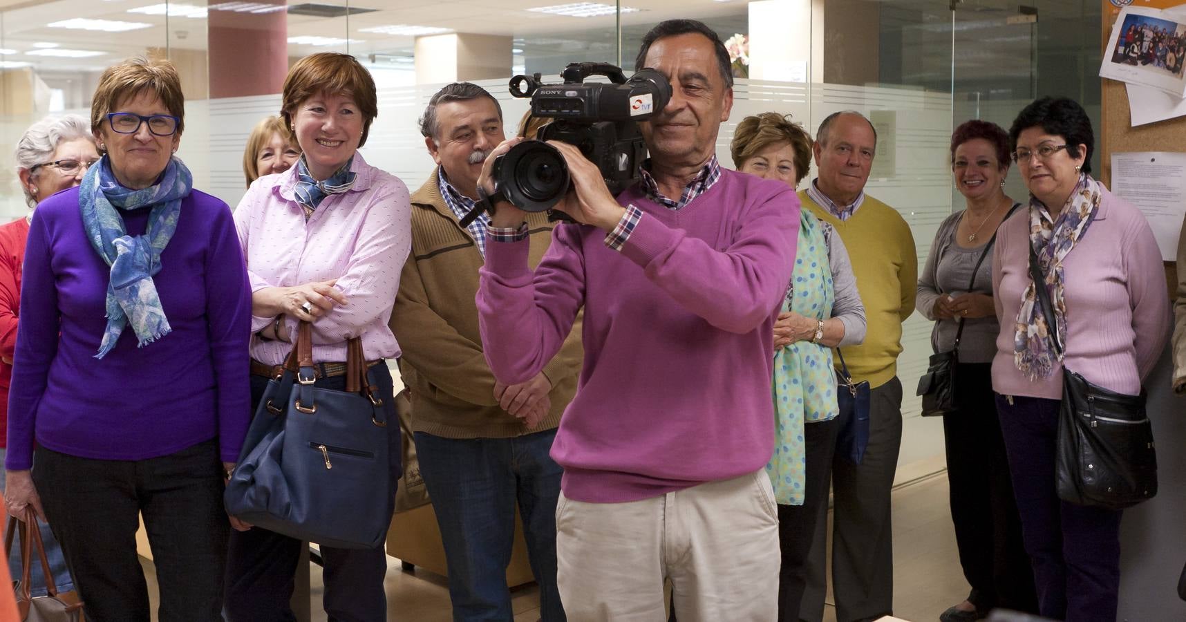 Alumnos de la Universidad de la Experiencia visitan la multimedia de Diario LA RIOJA