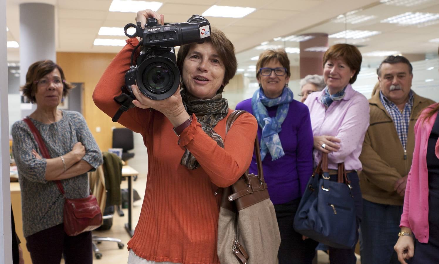 Alumnos de la Universidad de la Experiencia visitan la multimedia de Diario LA RIOJA