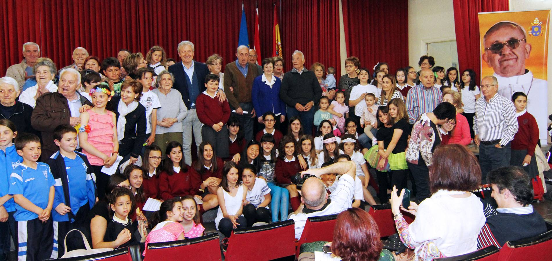 Festival homenaje a los abuelos en las Aulas de la Tercera Edad