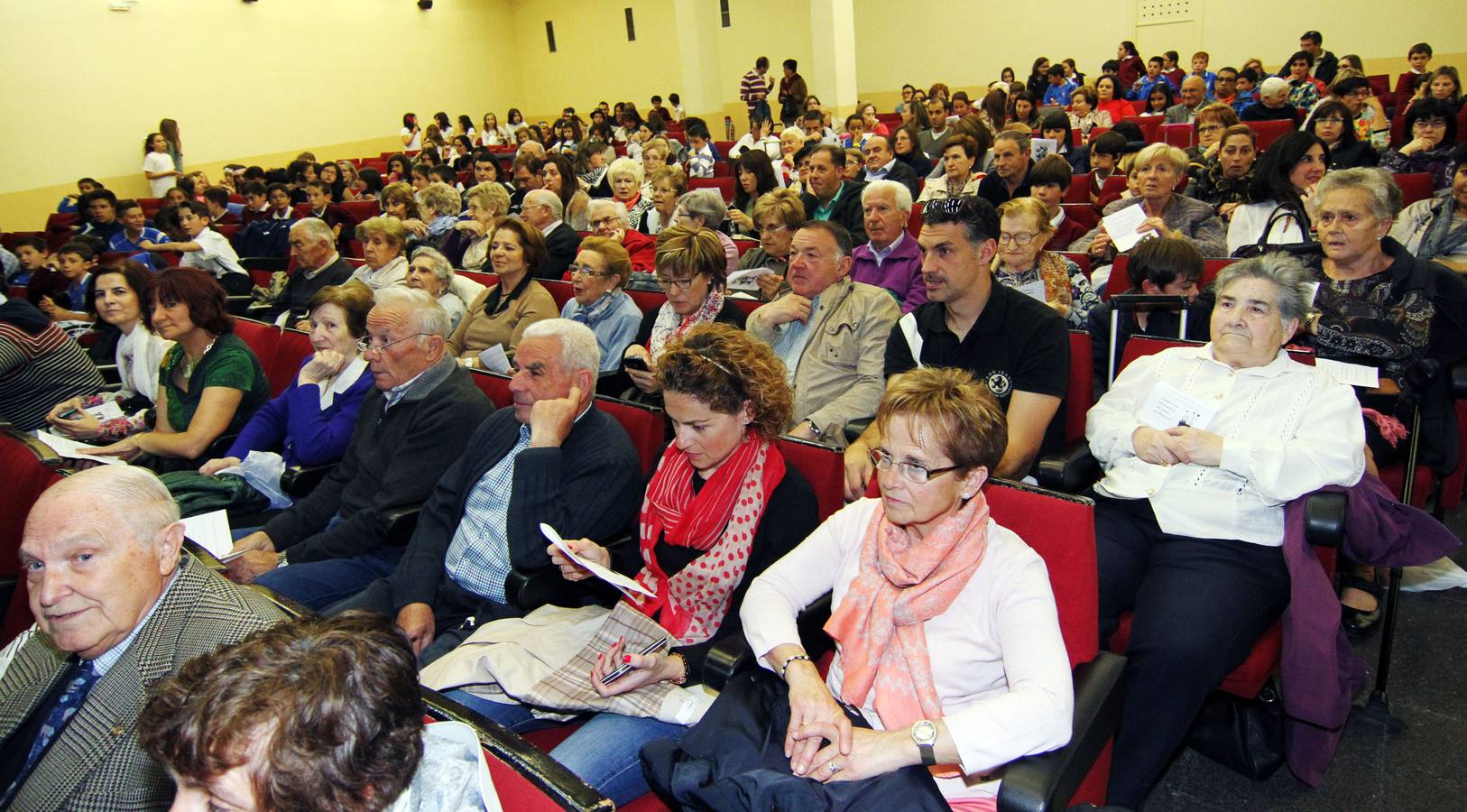Festival homenaje a los abuelos en las Aulas de la Tercera Edad