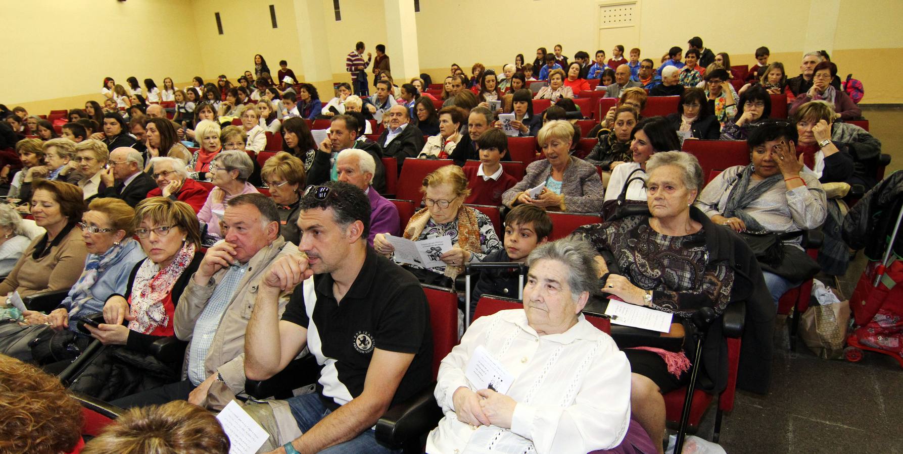 Festival homenaje a los abuelos en las Aulas de la Tercera Edad