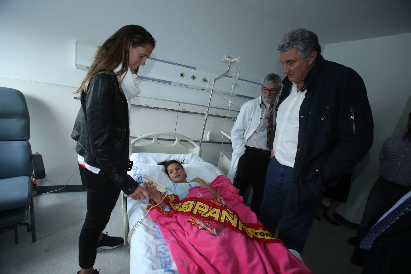 Visita a los niños de dos &#039;grandes&#039; del baloncesto