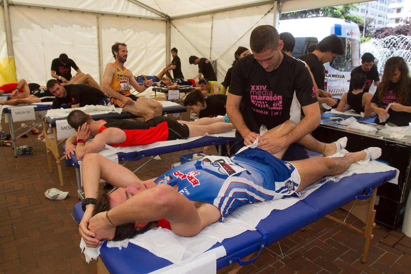 Media Maratón de La Rioja: Masaje y estiramientos