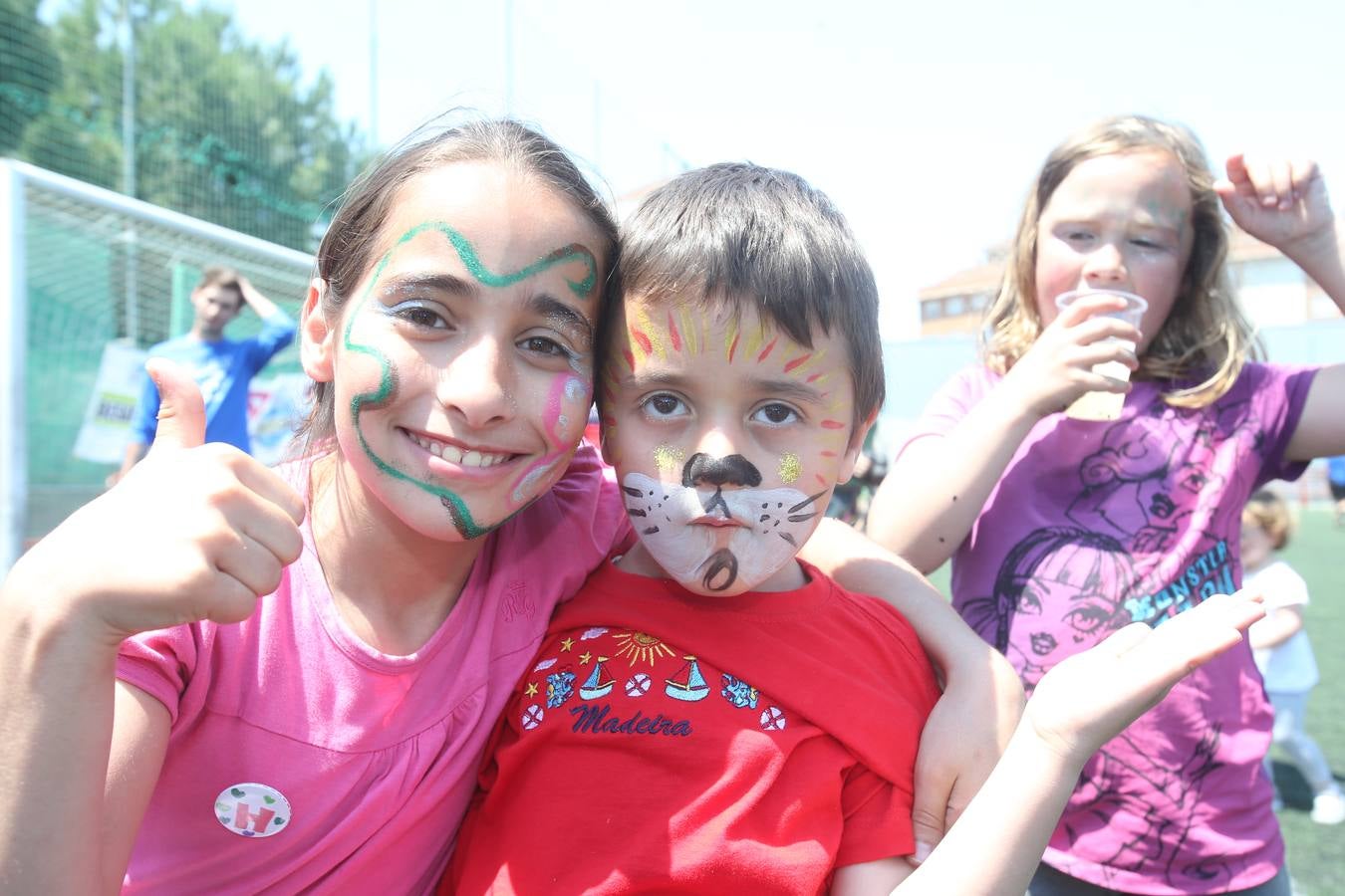 Voluntarios de &#039;la Caixa&#039; pasan la jornada con 60 niños riojanos de YMCA