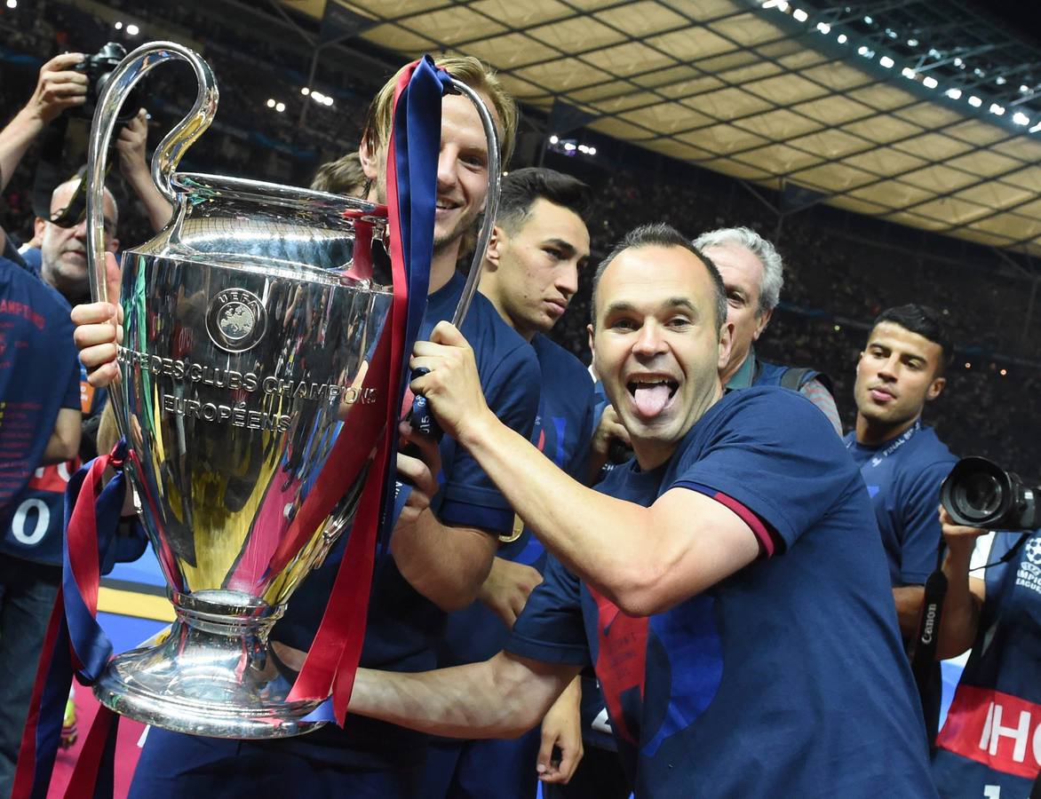 Los jugadores del Barça celebran la &#039;Champions&#039;