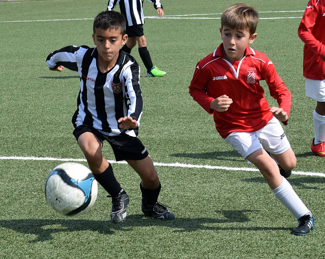 Primera jornada en El Salvador del Torneo de fútbol 8 del Yagüe