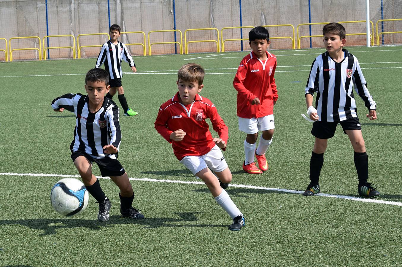 Primera jornada en El Salvador del Torneo de fútbol 8 del Yagüe