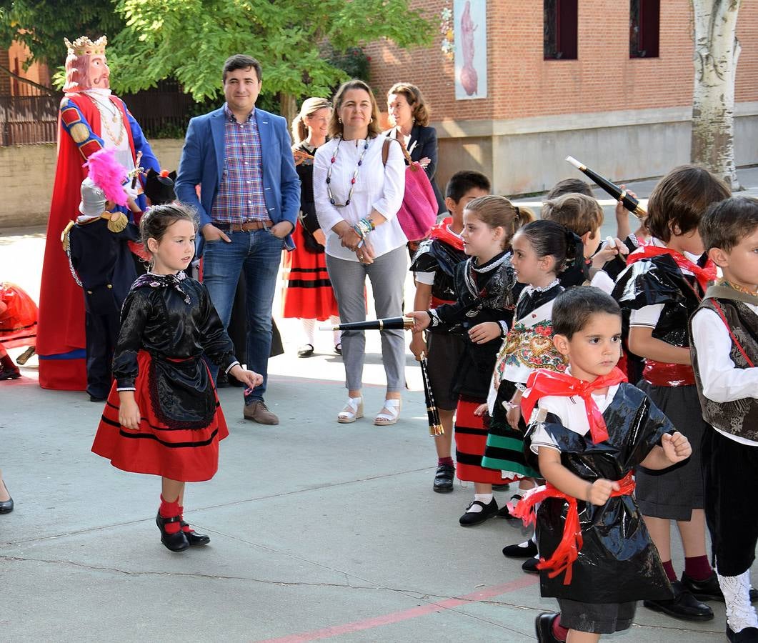 Los alumnos de Jesuitas recrean las Fiestas de San Bernabé