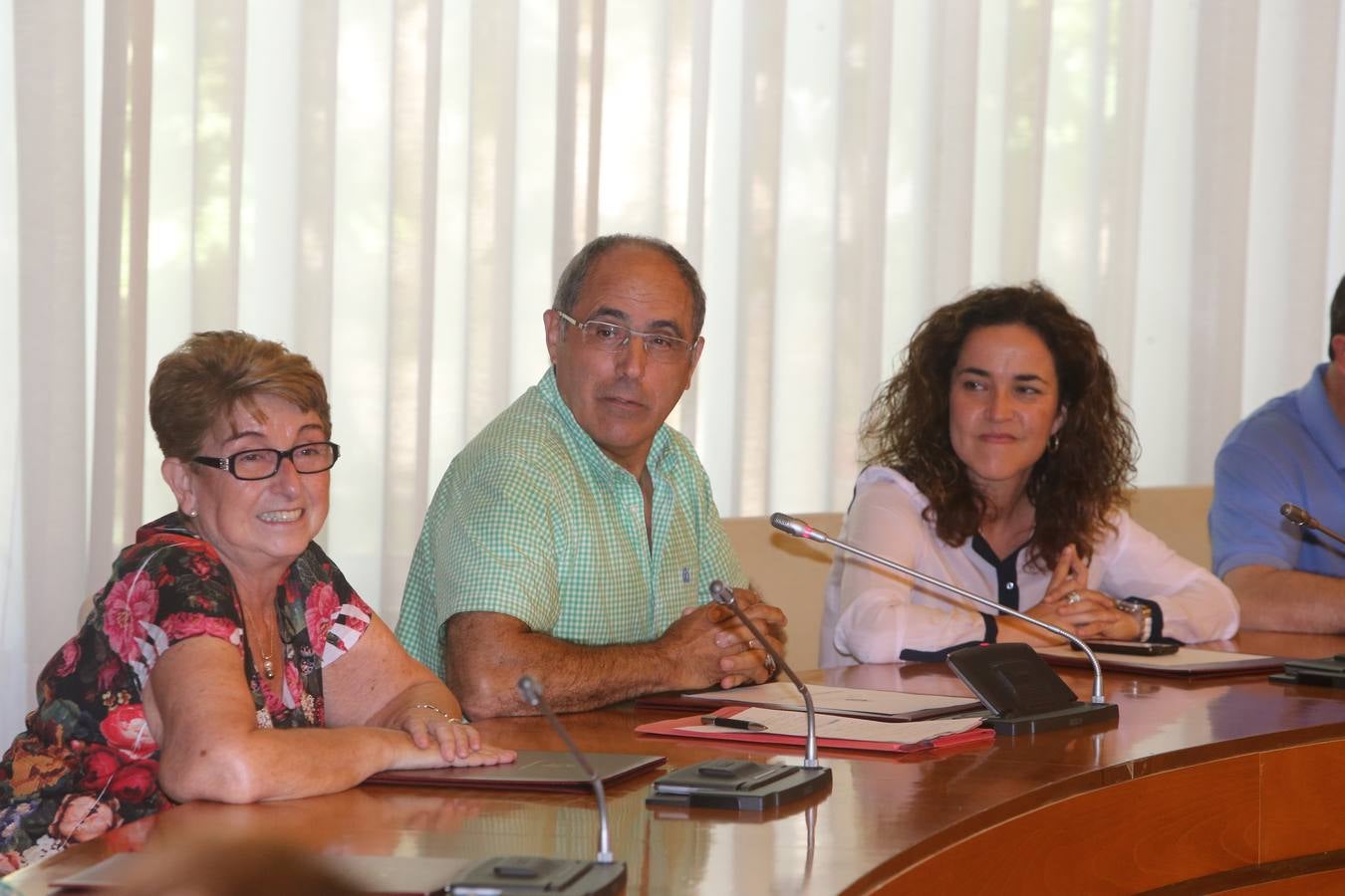 Emoción y lágrimas durante la celebración del último Pleno extraordinario de la actual corporación de Logroño