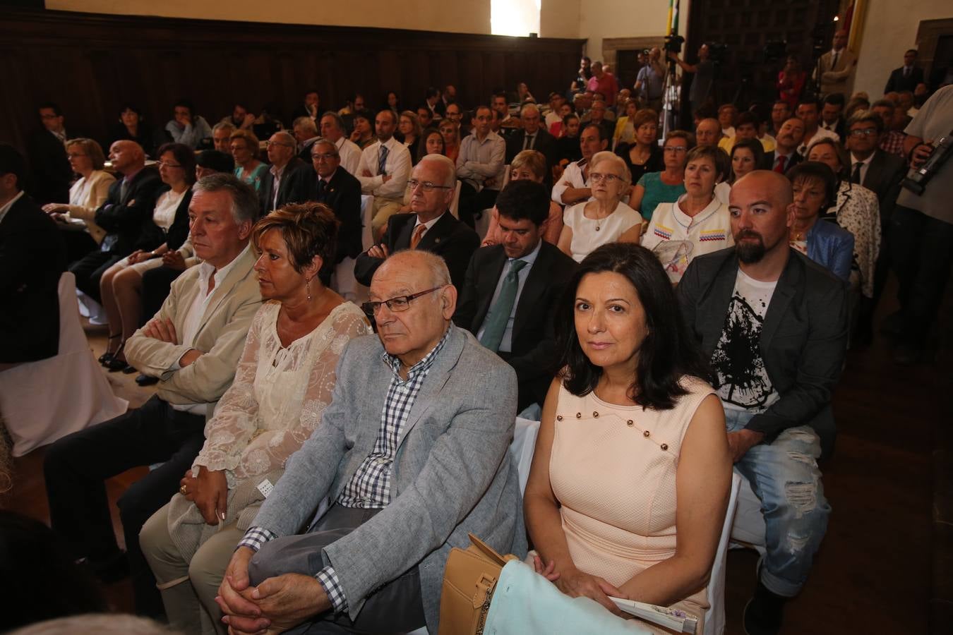 Los asistentes a la entrega de las Medallas de La Rioja