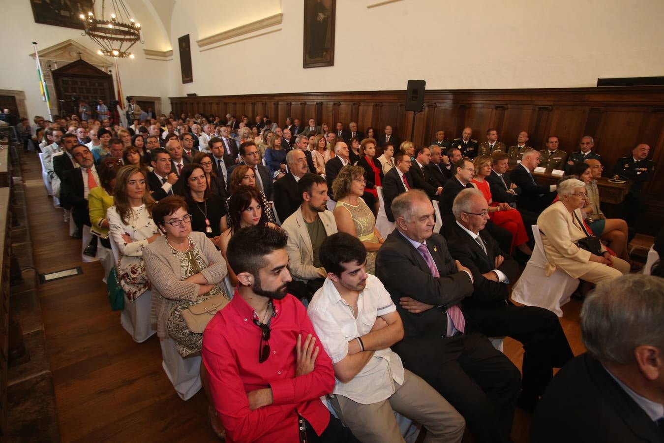 Los asistentes a la entrega de las Medallas de La Rioja