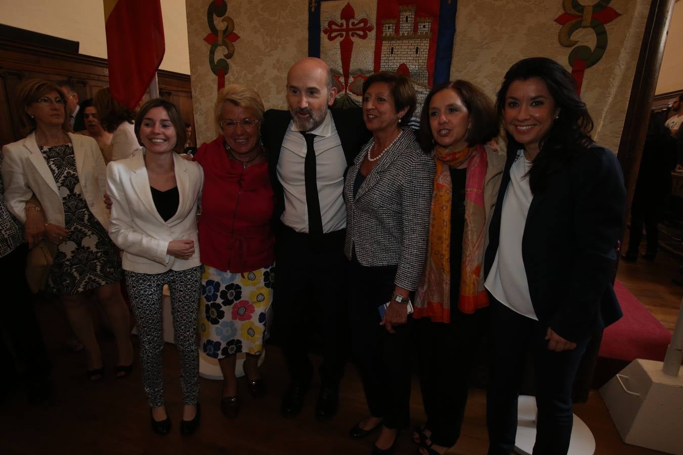 La llegada, el ambiente y las fotos de antes y de después de la entrega de las Medallas de La Rioja (I)