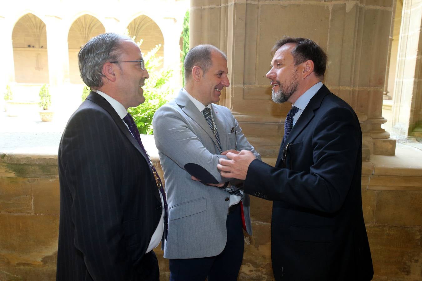 La llegada, el ambiente y las fotos de antes y de después de la entrega de las Medallas de La Rioja (I)