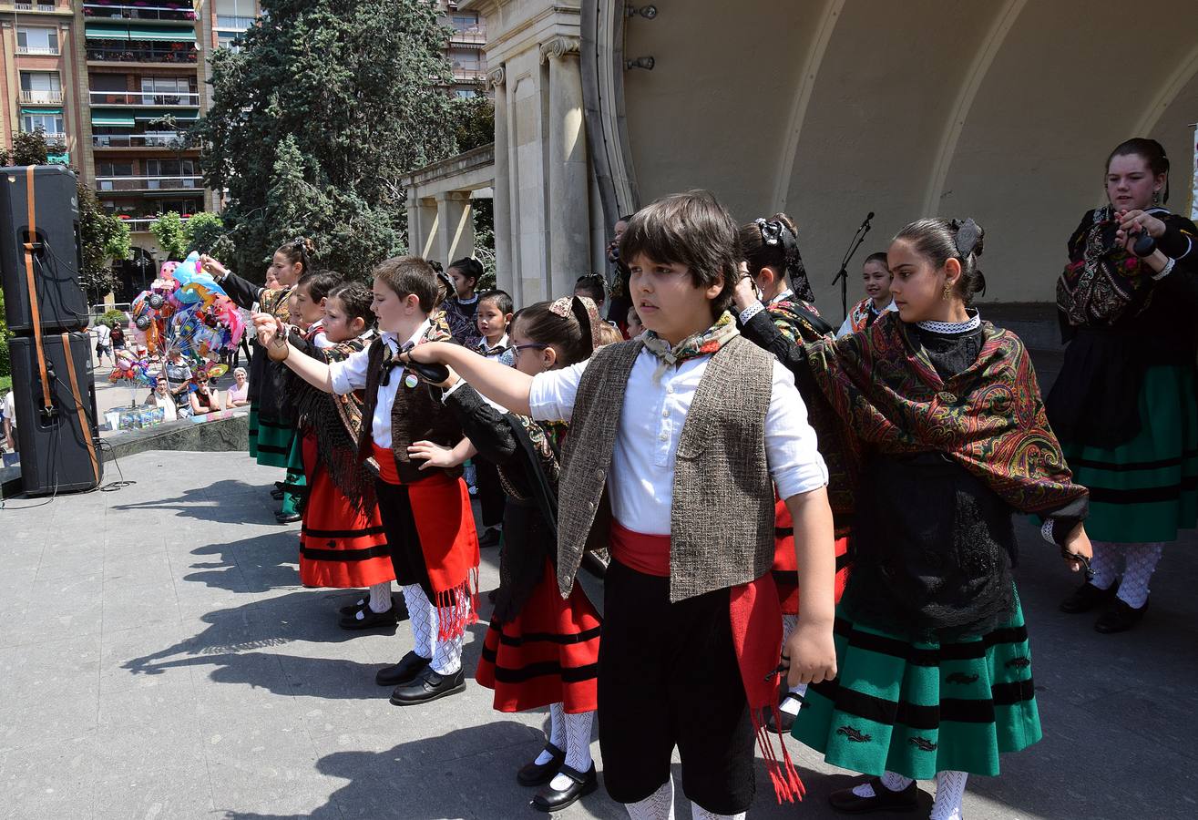 Festival floclórico infantil en El Espolón