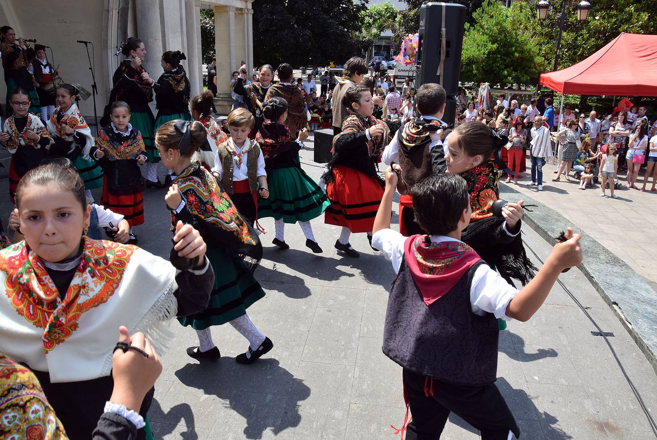 Festival floclórico infantil en El Espolón