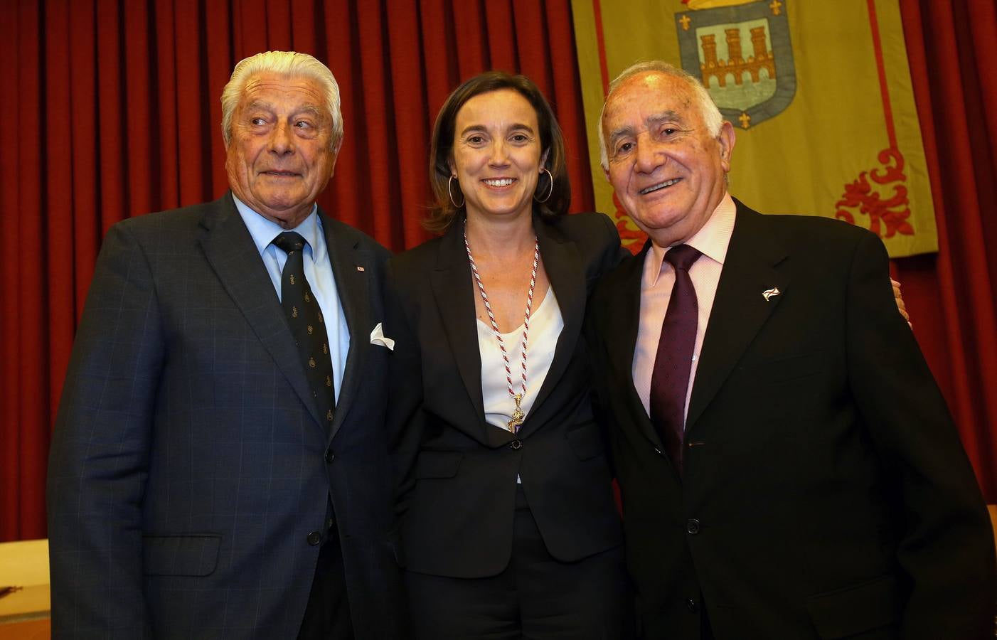 Antonio Pujades, Eugenio de La Riva y Fernando Reinares reciben las Insignias de San Bernabé