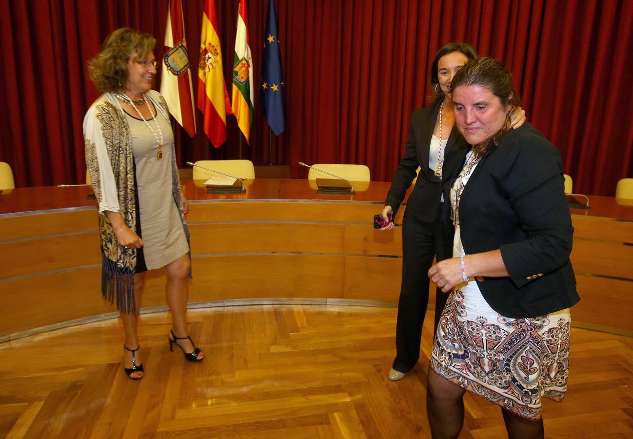 Antonio Pujades, Eugenio de La Riva y Fernando Reinares reciben las Insignias de San Bernabé