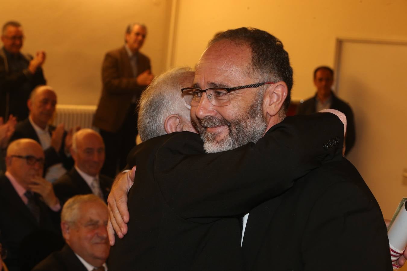 Antonio Pujades, Eugenio de La Riva y Fernando Reinares reciben las Insignias de San Bernabé