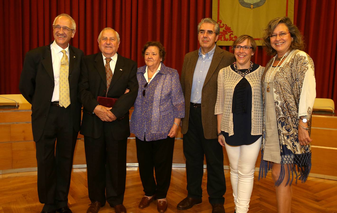 Antonio Pujades, Eugenio de La Riva y Fernando Reinares reciben las Insignias de San Bernabé