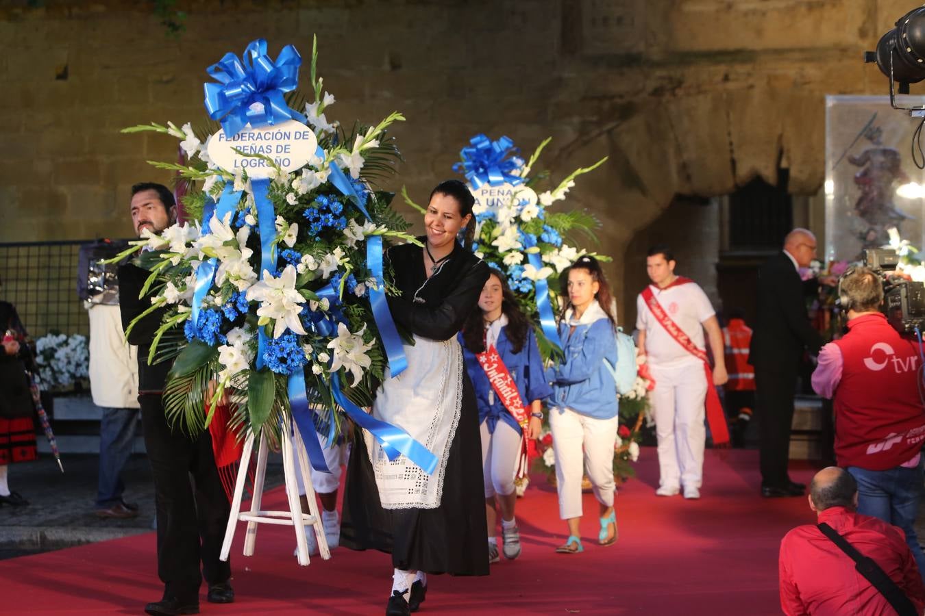 Lluvia y sonrisas en la Ofrenda de flores