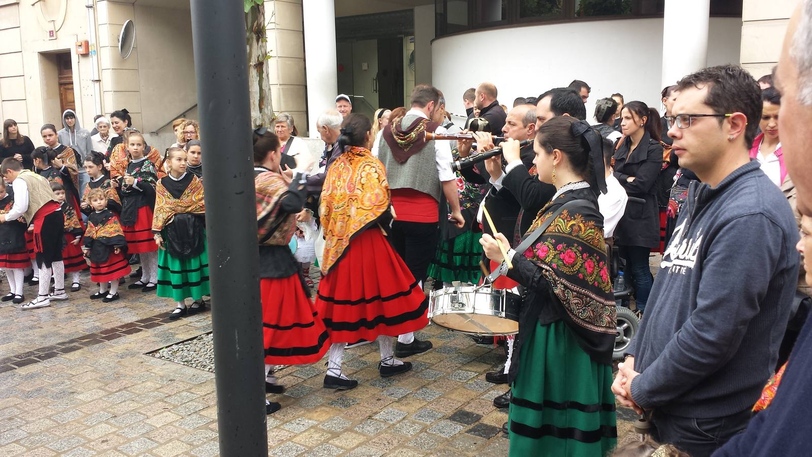 Danzas en Bretón por San Bernabé