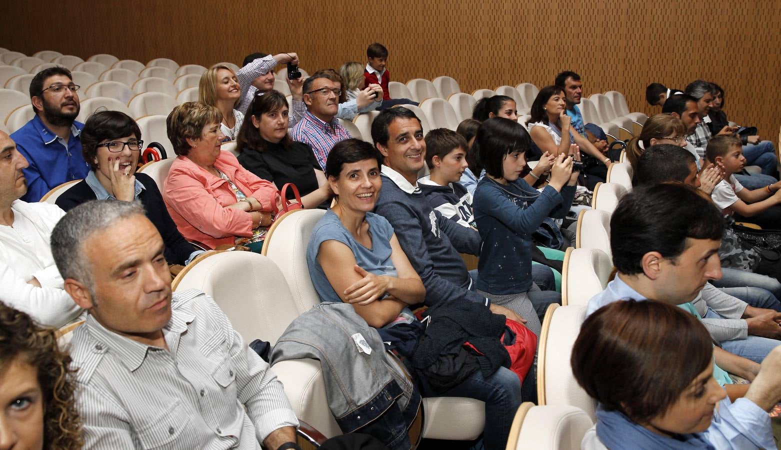 Los niños de San Bernabé reciben sus diplomas