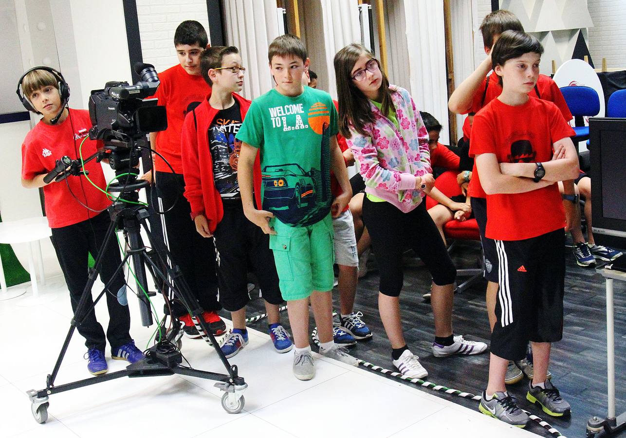 Los alumnos de 6 º C del Colegio Las Gaunas de Logroño visitan la multimedia de Diario LA RIOJA
